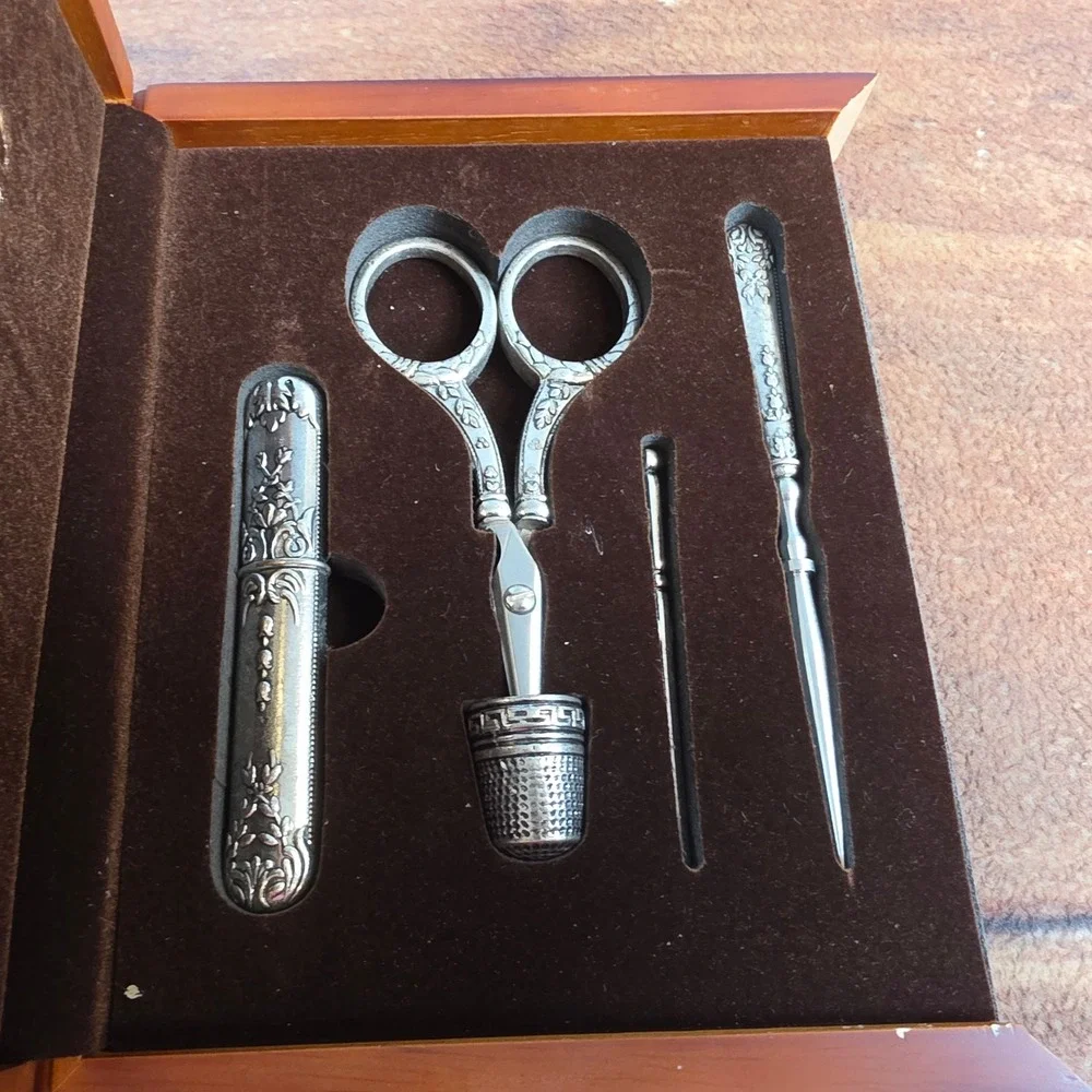 Sullivans Embroidery Accessory Set Adult OS Silver Excellent Heirloom 4-Piece